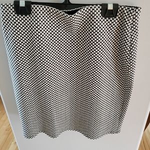 LOFT skirt, Sz M, sits just above the knee